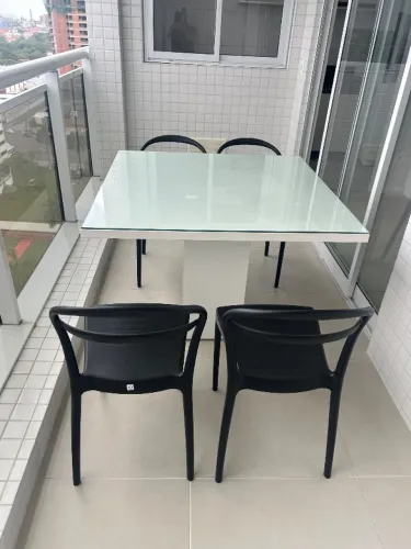 Conjunto de mesa e cadeiras (pode vender separado)