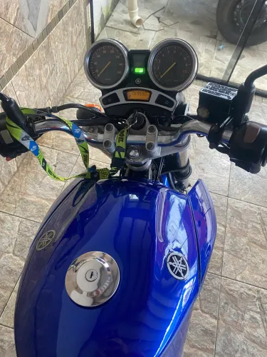 Fazer 250 feita pintura e motor todo ele