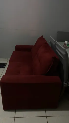 Sofá vermelho retrátil