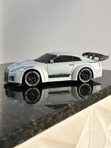 Carrinho de Controle Remoto Drift Nissan GT-R