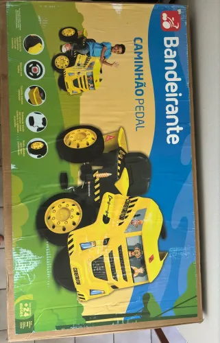 Brinquedo caminhão