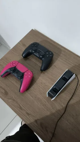 2 Controles de Ps5 sem Drift e Uma base de Carregamento Sony (Opção de Comprar separado)