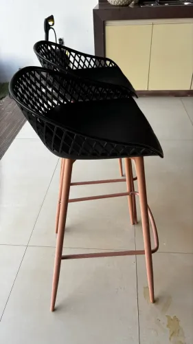 Banquetas altas na cor preta