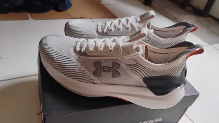TENIS UNDER ARMOUR MASCULINO NA CAIXA