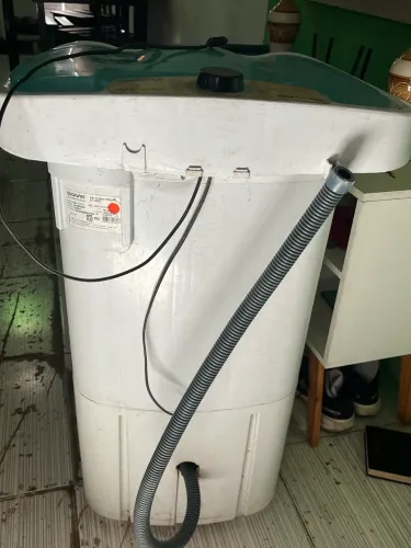 Tanque de lavar roupa , falta só lubrificar as peças mais o motor tá bom
