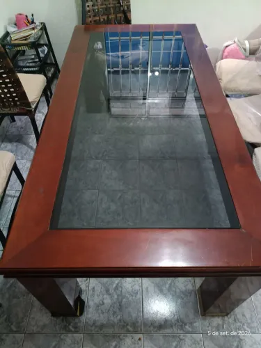 Mesa pra 8 cadeiras de madeira