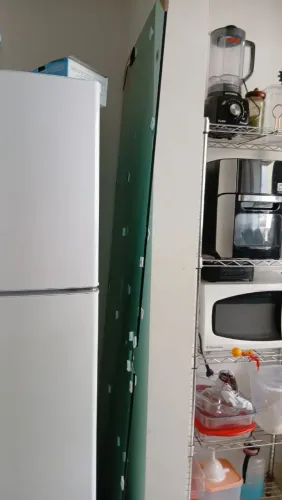Vendo porta blindex verde 2.10 x 0.70 nova, sem uso. Não coube no local onde ia instalar. 