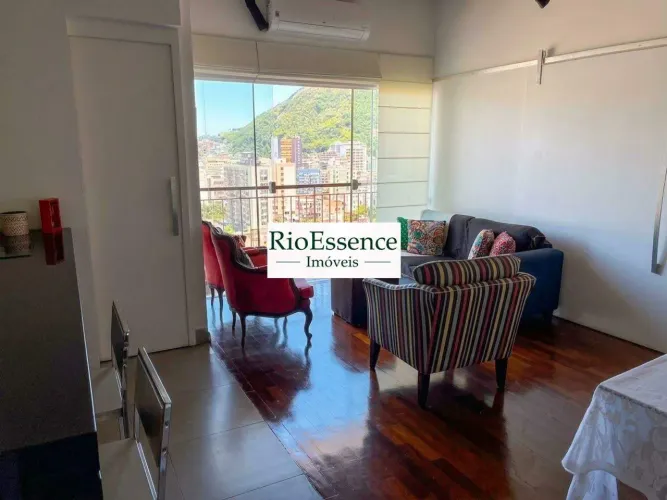 Cobertura Duplex de 112 m² com Terraço Privativo e Vista Panorâmica para as Montanhas