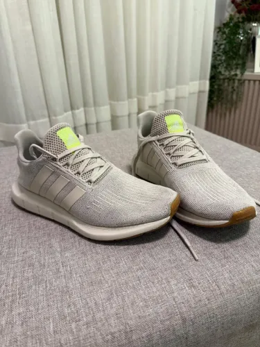 Vendo tênis adidas SWIFT RUN 1