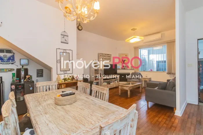 Casa à Venda: 240 m2, 3 Dormitórios (1 Suíte), Piscina e Total Segurança