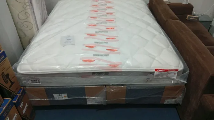 Cama Queen Herval de mola ensacadas.produto novo com 1 ano de garantia fazemos entrega.