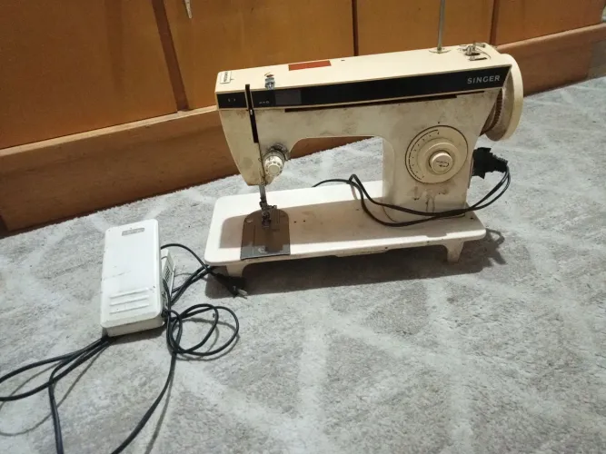 Vendo máquina de costura Singer