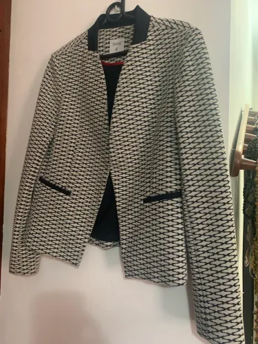 Casaco Novo. Lindo. Só 90,00 .