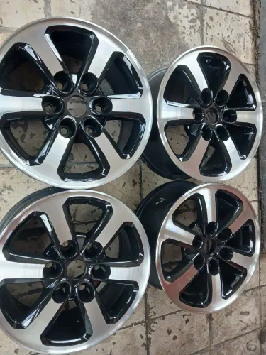 Vendo jogo de Roda aro 16 L 200 Seminovas