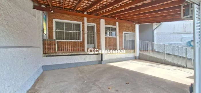 Casa com 02 quartos para alugar no Jardim Astro em Sorocaba/SP.