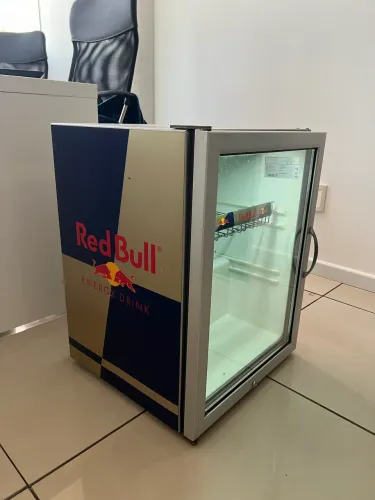 Geladeira frigobar redbull
