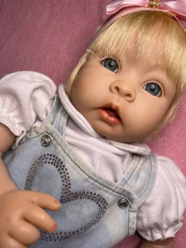 Bebê Reborn loira 