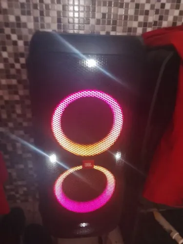 Caixa de som JBL modelo 300