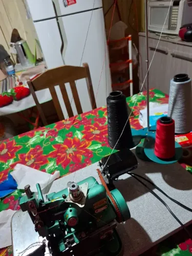 Maquina overlock chinesinha