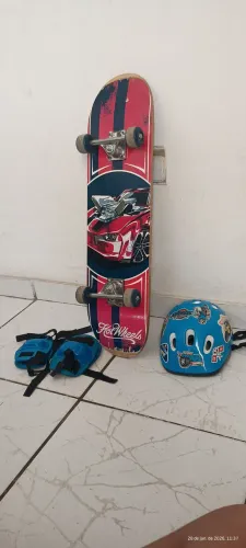 Skate Hot Wheels + Kit de proteção completo | joelheira e cotoveleira
