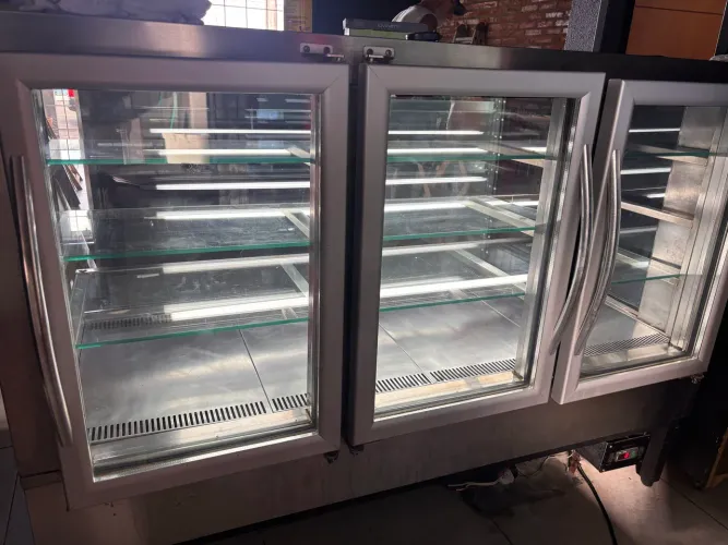 Vendo bancada expositor refrigerado