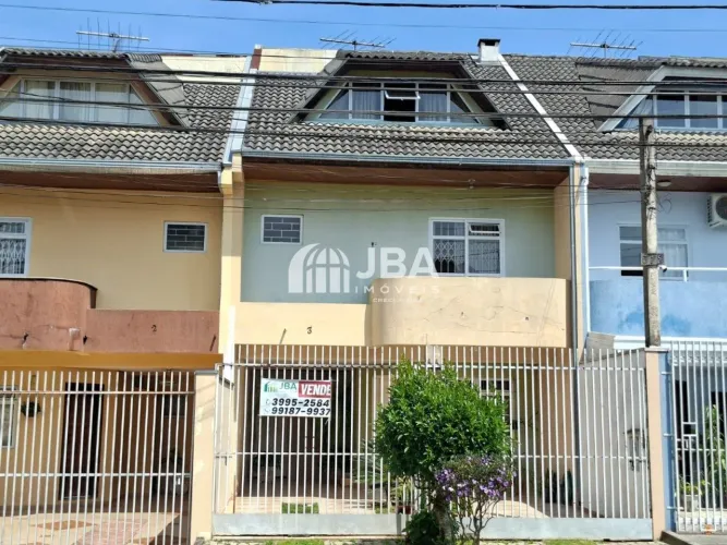 TRIPLEX COM ESPAÇO NOS FUNDOS