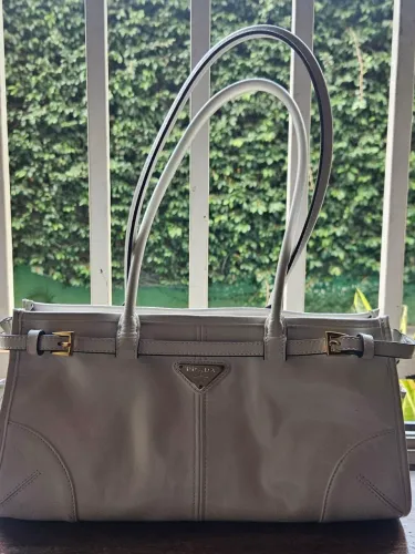 Bolsa Prada de ombro,  branca de couro