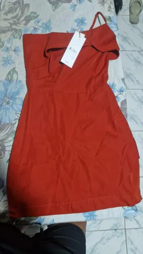 Roupas da loh na etiqueta