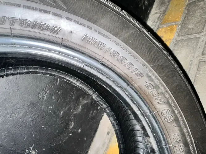 Par de pneus Dunlop 185/65/15 meia vida 