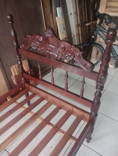 Cama de solteiro de madeira macanaiba pura e maciça 399,00