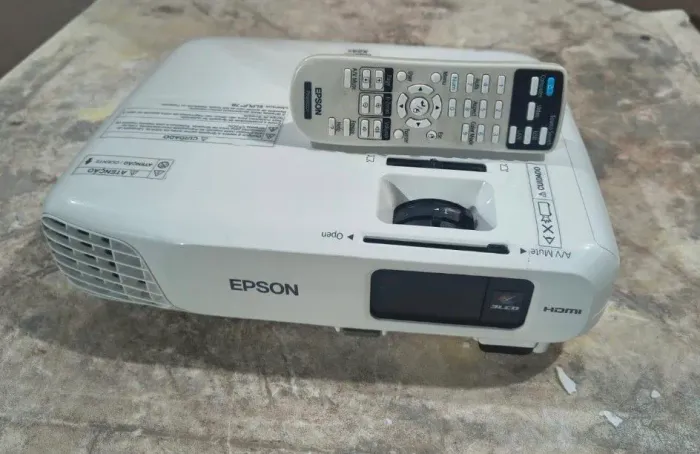 Projetor Epson PowerLite X24 3500 Lumens