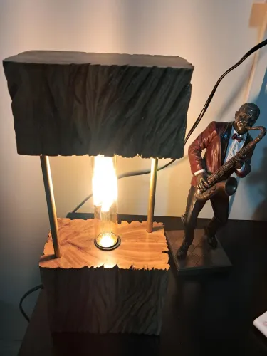 Luminária - Madeira Rara, ponto de luz. Peça de artista francês erradicado no Brasil.