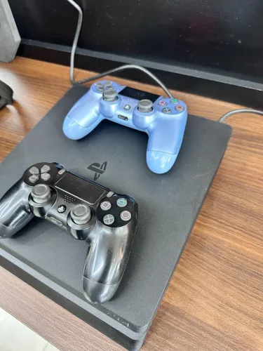 Play 4 slim 2 controles 