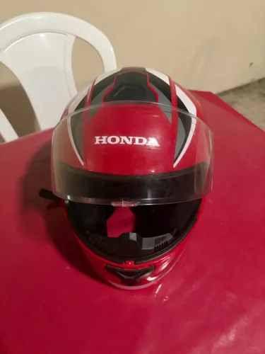 Capacete esportivo Honda
