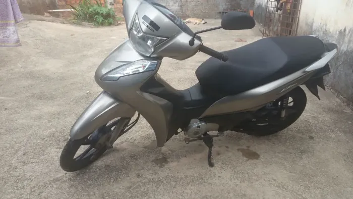 Moto Honda Prata biz 110i - IPVA 2026 quitado