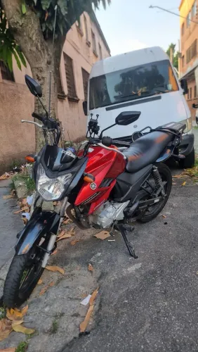 Fazer 150 com acessórios 