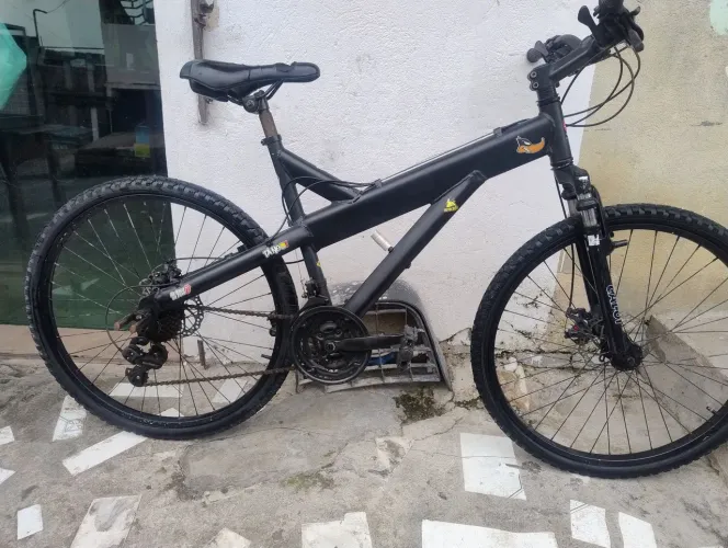 Bicicleta aro 26 freios a disco.