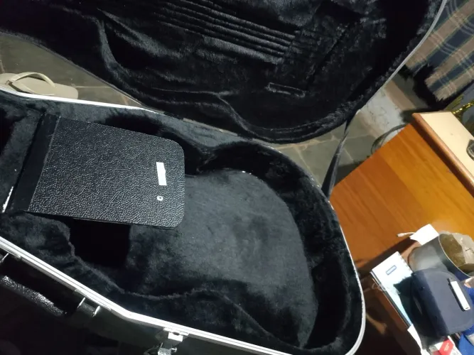 ESTOU VENDENDO UM VIOLÃO EAGGLE CH800 INTACTO PRETO + A CAPA DO VIOLÃO DE VELUDO. 1250