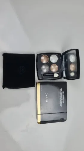 Paleta De Sombras 4 Cores Cintilantes Com Espelho E Aplicador