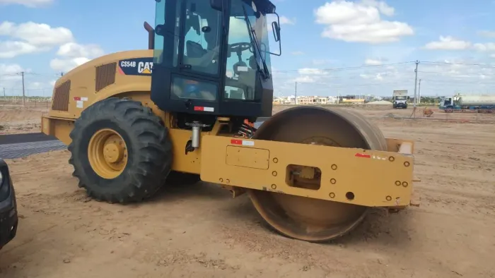 Rolo Compactador liso com kit pata CS54B ano 2015