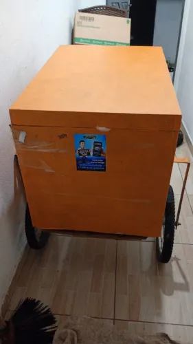 Carrinho de vender confeitos etc..