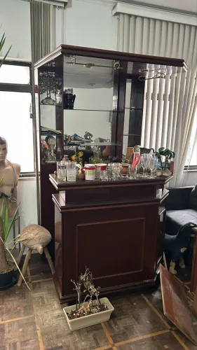 VENDA URGENTE - Bar de Madeira com Espelho e Vidro - Móvel Grande