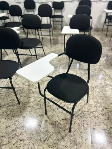 Cadeiras universitária.