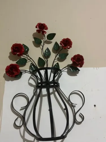 Arranjo flores  ferro 