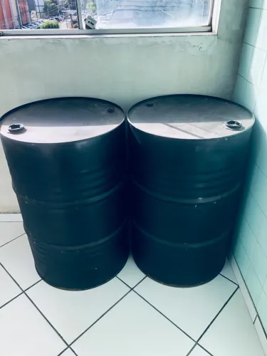 Toneis a venda(já pintados de preto)