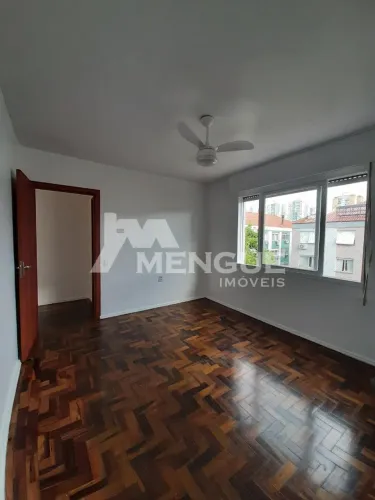 Apartamento com 1 dormitório para locação no bairro Vila Ipiranga em Porto Alegre com 46,0