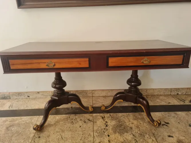 Mesa centro/aparador antigo em madeira