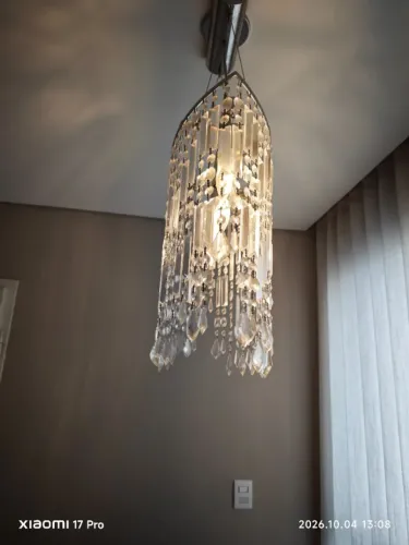 Oportunidade única. Vendo lustre de cristal com lampadas incluídas