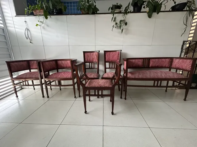 Conjunto de poltronas meia lua em madeira nobre