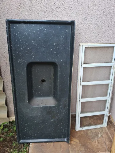 Vendo janela mais vidro 100 reais os dois